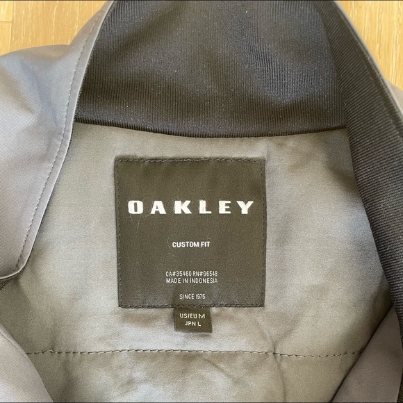 Oakley Essential Jacket - Picture 4 of 4